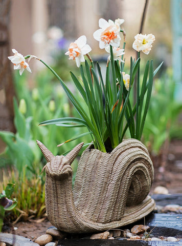 Cute Snail Statues, Garden Animal Statues, Snail Flowerpot for Garden Decoration, Unique Modern Garden Sculptures, Creative Villa Outdoor Gardening Ideas-artworkcanvas